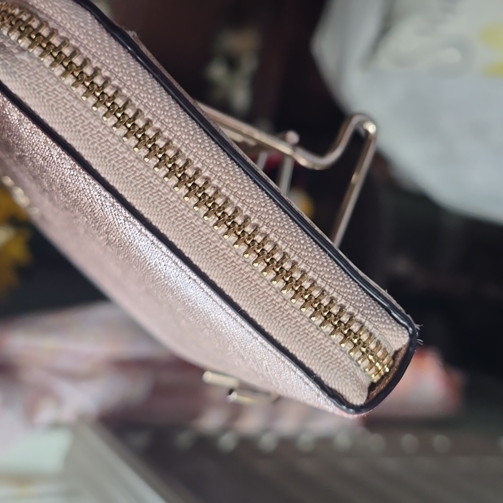 ✨Kate Spade Metallic Gold Zip Around Wallet ✨ - Picture 2 of 11